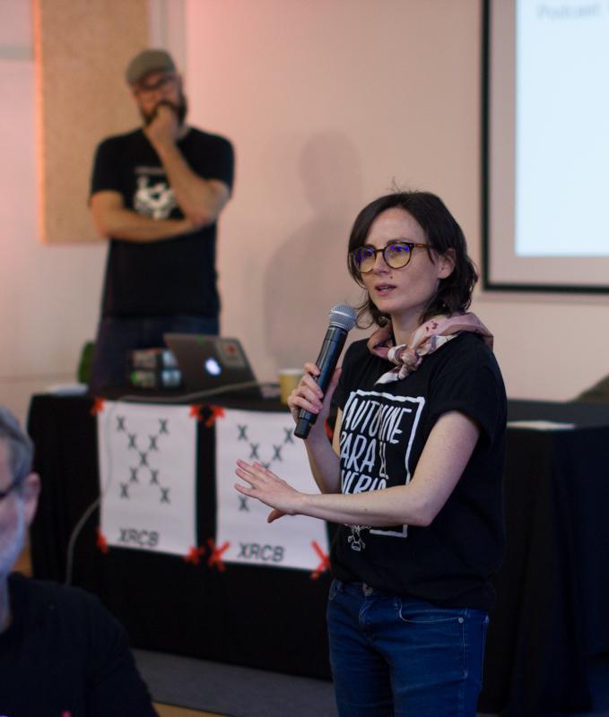 Taller de podcast amb Carne Cruda. Foto de Nikoline Arns.