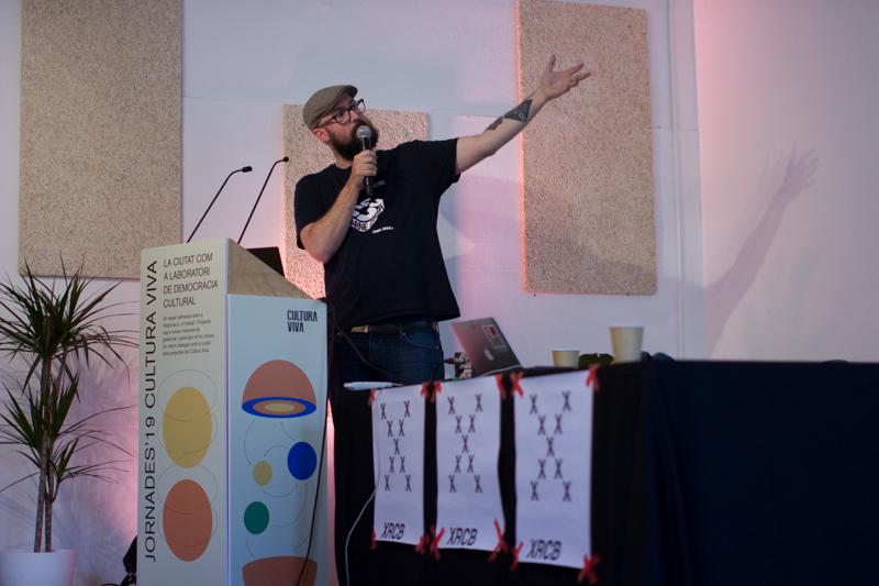 Taller de podcast amb Carne Cruda. Foto de Nikoline Arns.