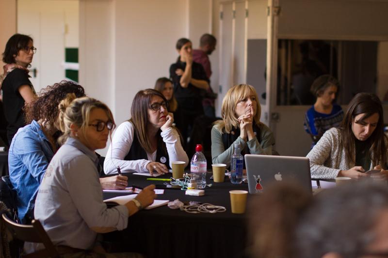 Taller de podcast amb Carne Cruda. Foto de Nikoline Arns.