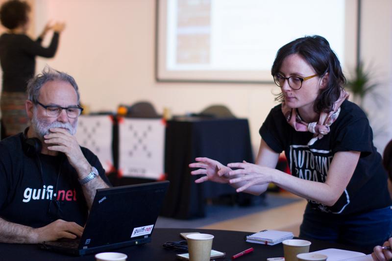 Taller de podcast amb Carne Cruda. Foto de Nikoline Arns.