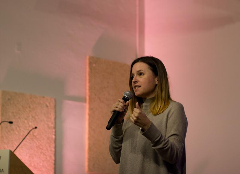 Fent el freaky a les ones amb Tim Cowlishaw. Foto de Nikoline Arns.