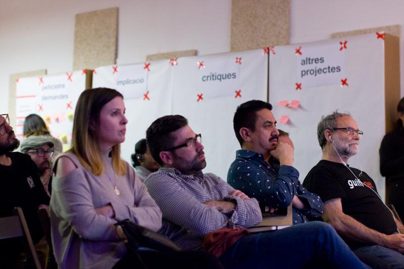 Fent el freaky a les ones amb Tim Cowlishaw. Foto de Nikoline Arns.