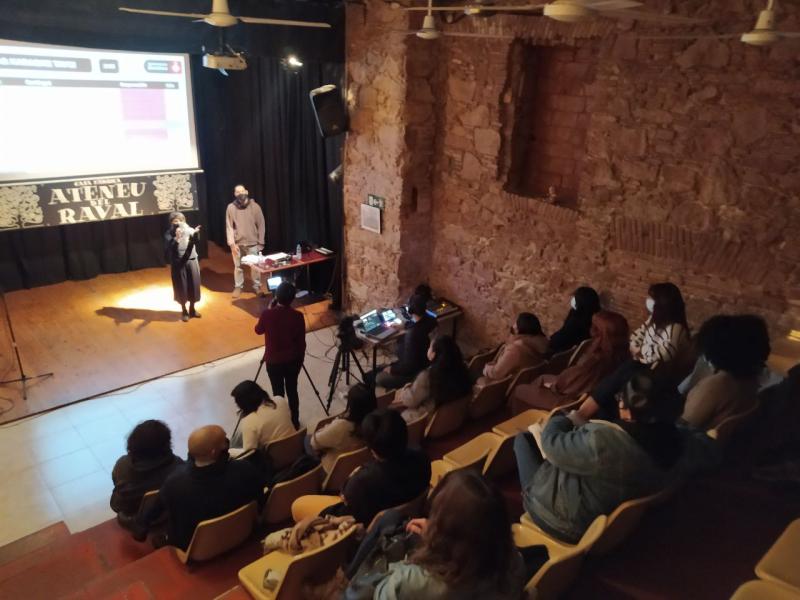 21M | «Mag Karaoke Tayo! Sons i històries de resistència pinay»